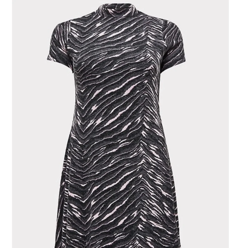 NWT Torrid size 2 pink and gray zebra dress